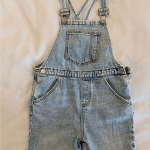 Zara Light Wash Denim Kids Overalls - Classic Pocket Front size 4-5